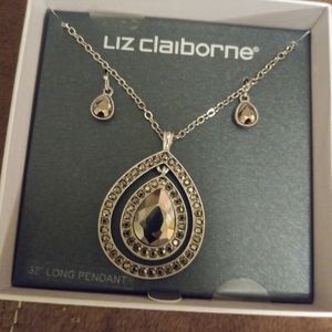 Earring and necklace set